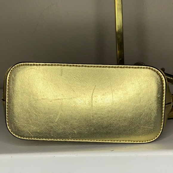 Gucci 'GUCCY' Crossbody Handbag in Metallic Gold Leather (6.3" x 6.75") - Picture 6 of 11